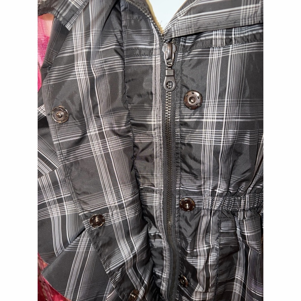 🖤🩶 Plaid Hooded Ruffle Jacket - Picture 7 of 9